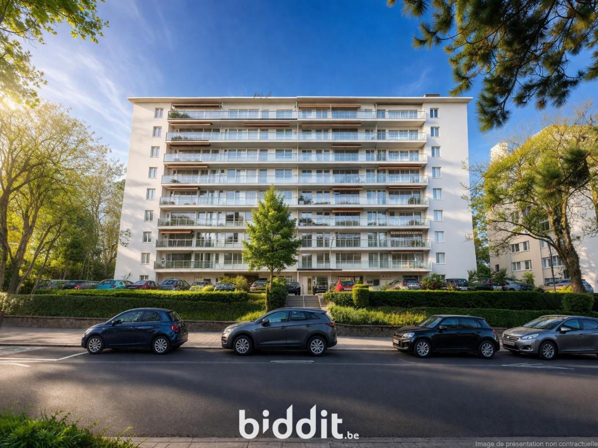 Local à usage de bureaux + appartement + garage 